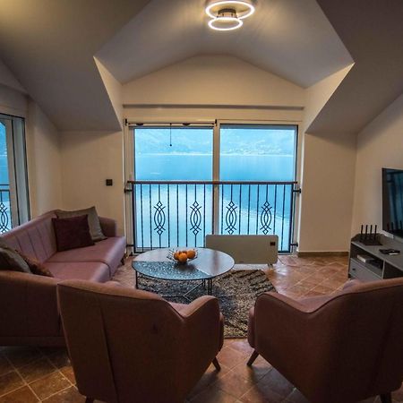 Modern Waterfront 3-Bed Apartment Донья-Костаница Экстерьер фото