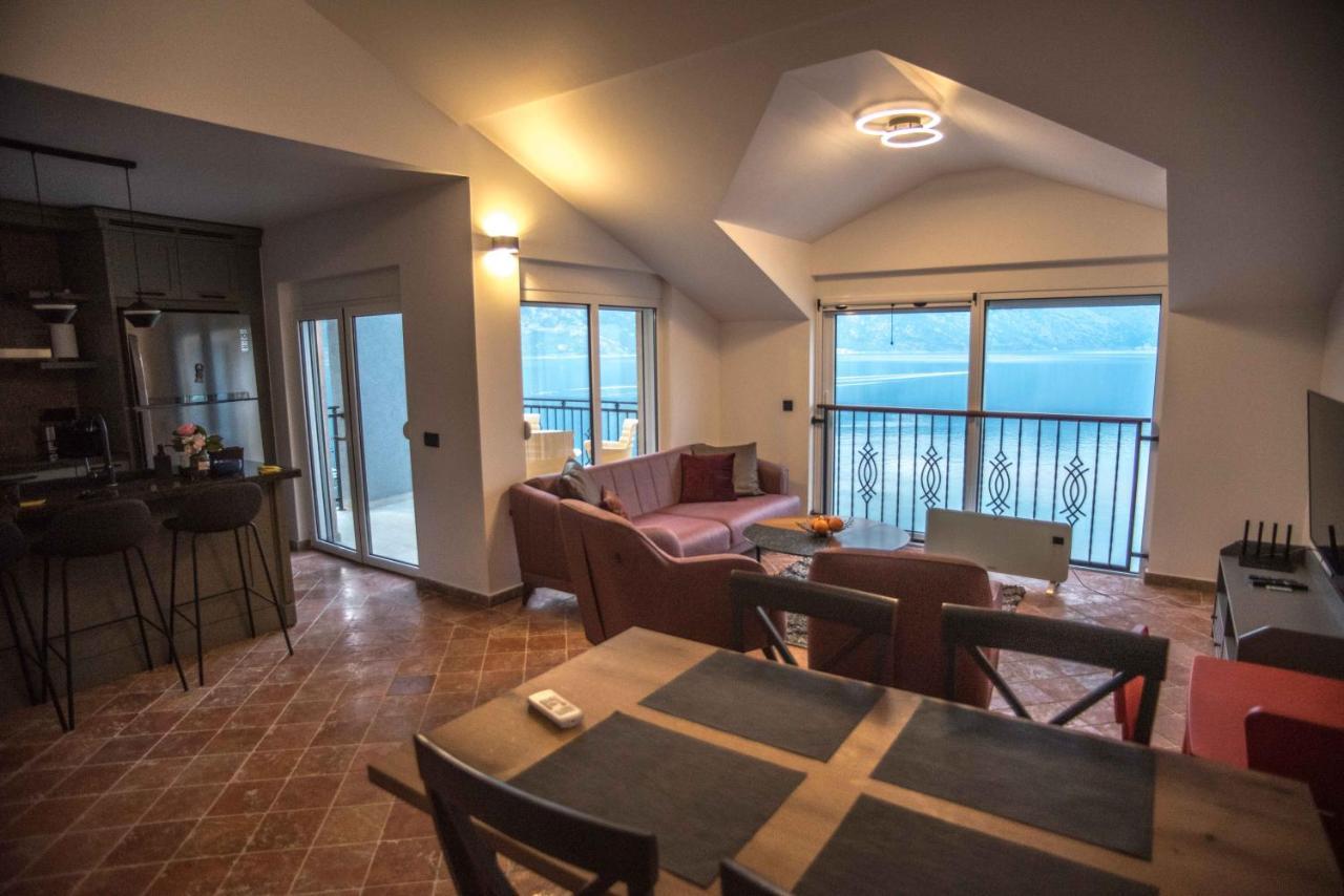 Modern Waterfront 3-Bed Apartment Донья-Костаница Экстерьер фото