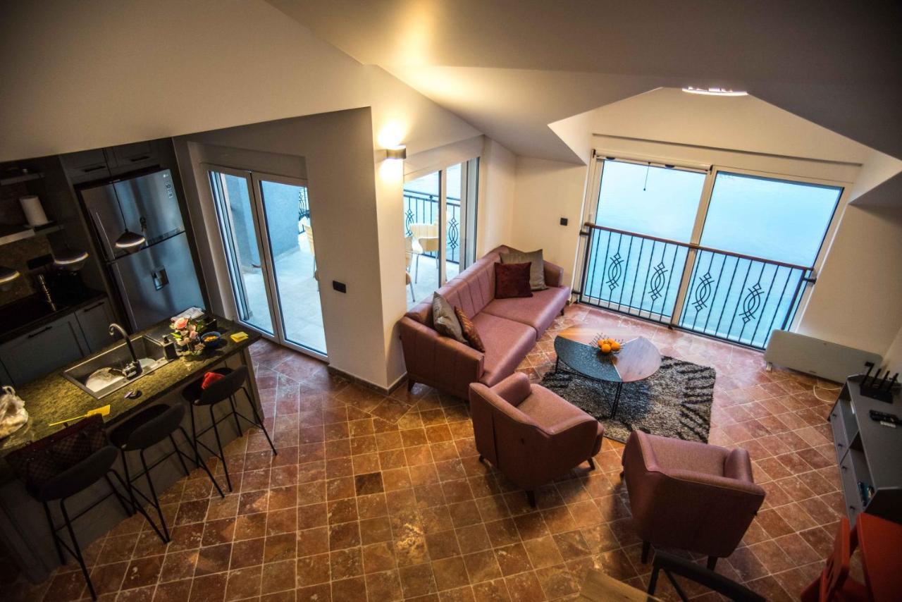 Modern Waterfront 3-Bed Apartment Донья-Костаница Экстерьер фото