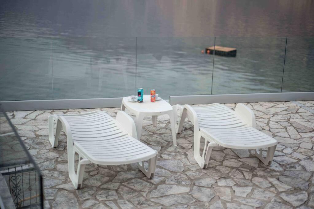 Modern Waterfront 3-Bed Apartment Донья-Костаница Экстерьер фото