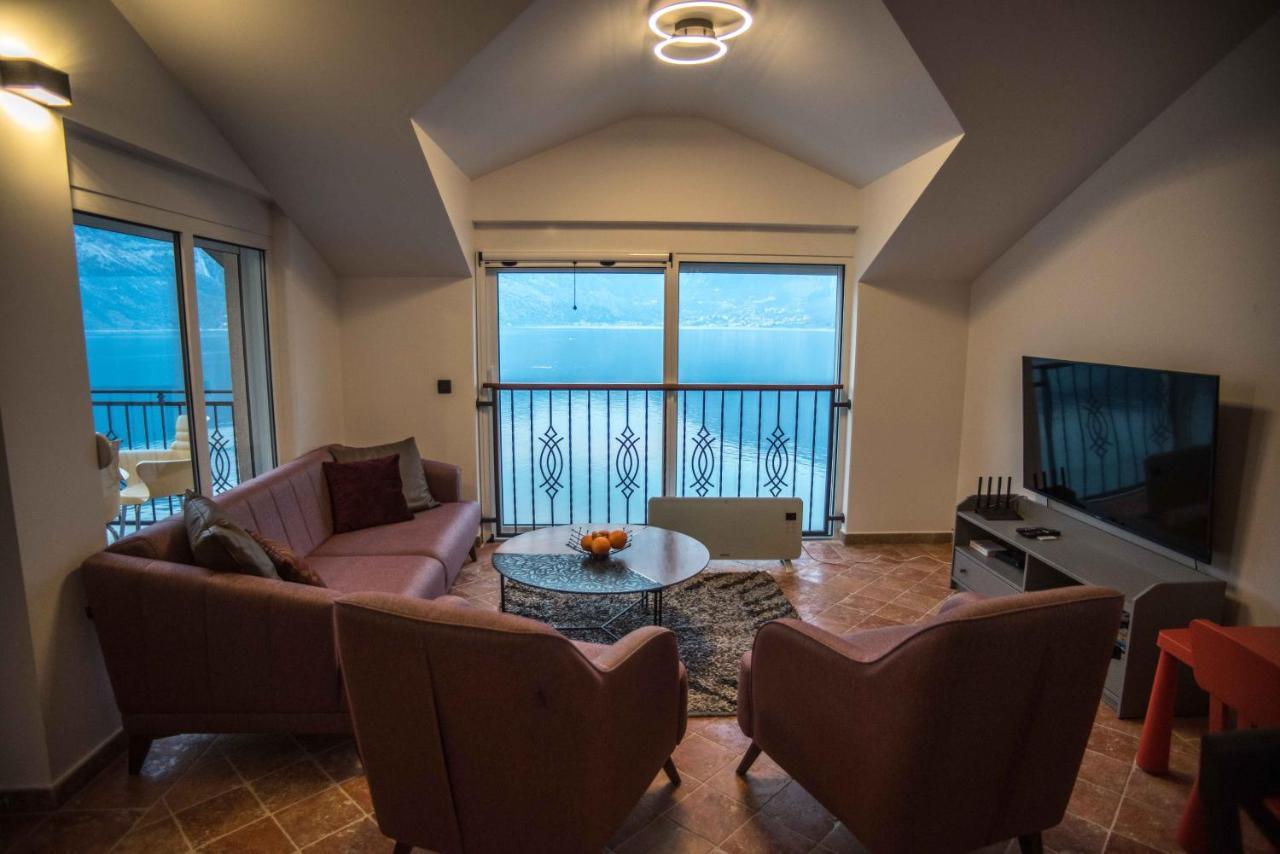 Modern Waterfront 3-Bed Apartment Донья-Костаница Экстерьер фото